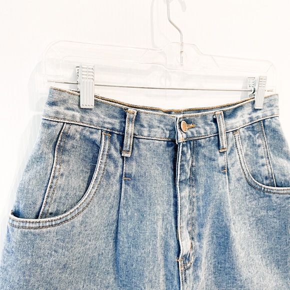 COPY - Bill Blass Vintage High Rise Jean Shorts Size 10 - Picture 4 of 9